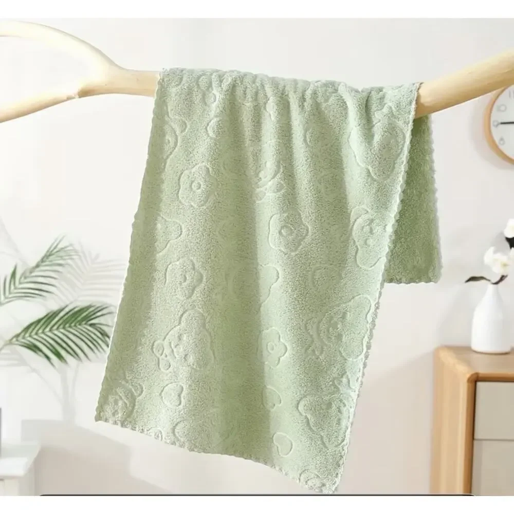 Four Piece Set Of Cartoon Embossed Towels, Soft And Quick Drying 27×11 In. New￼